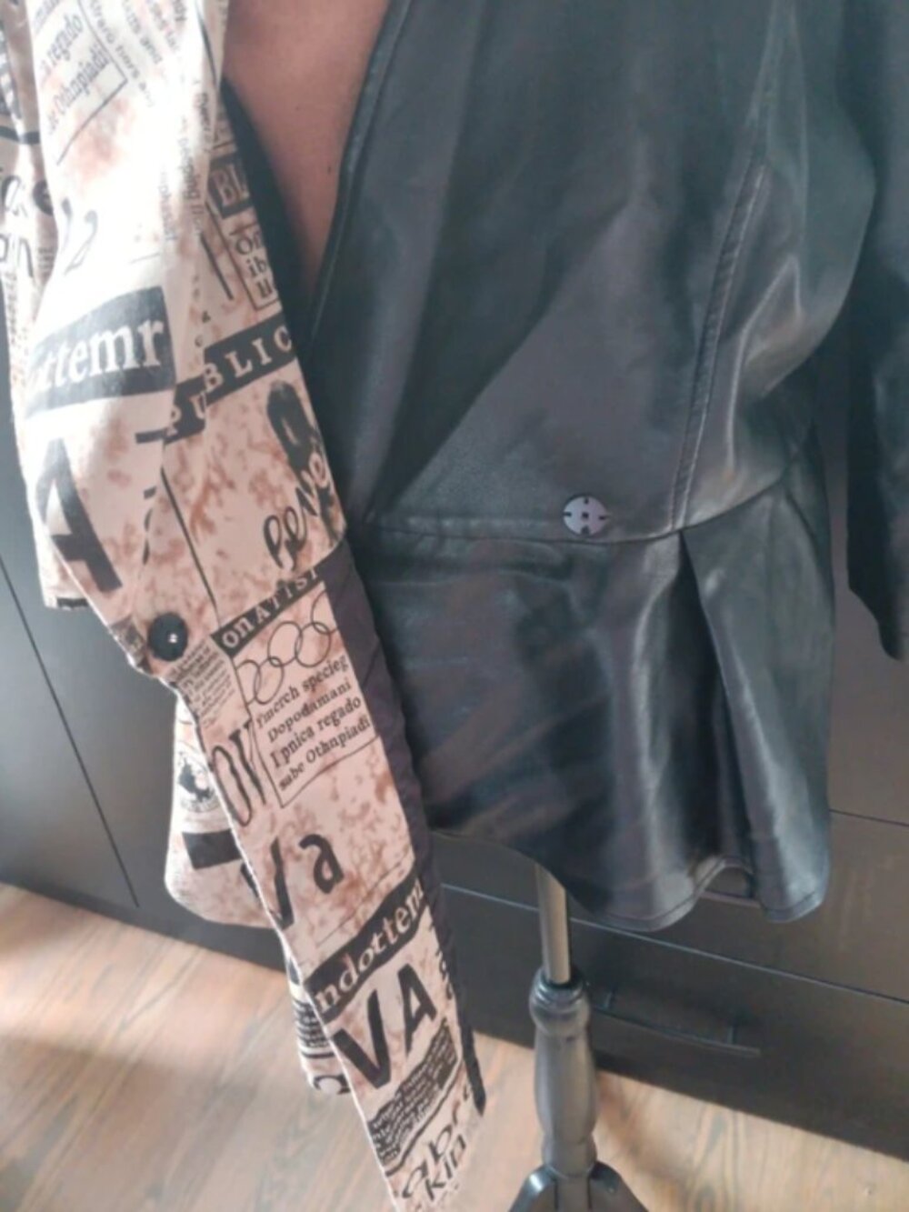 For Her Paris Beige Black Newspaper Print Snap Jacket XL - Picture 3 of 4